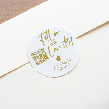 White gloss Sticker with gold text and QR code on a white envelope.